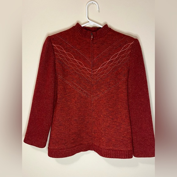 STUNNING VINTAGE full zip sweater.  Sz M or L.  Beautiful colour.  VERY UNIQUE!! - Picture 1 of 12